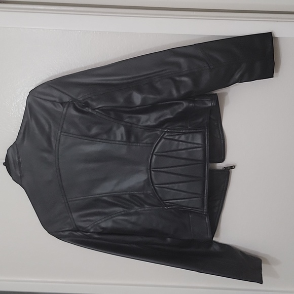 EUC Bernardo Cropped Women’s Faux Leather Jacket - Picture 15 of 16